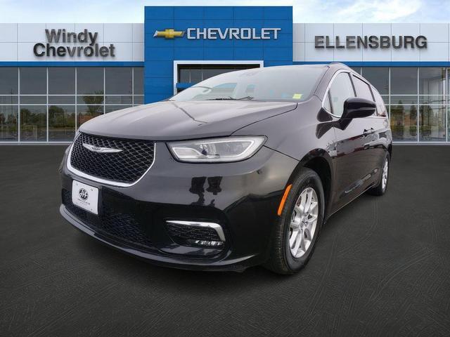 Photo of 2022 Brilliant Black Crystal Pearlcoat Chrysler Pacifica