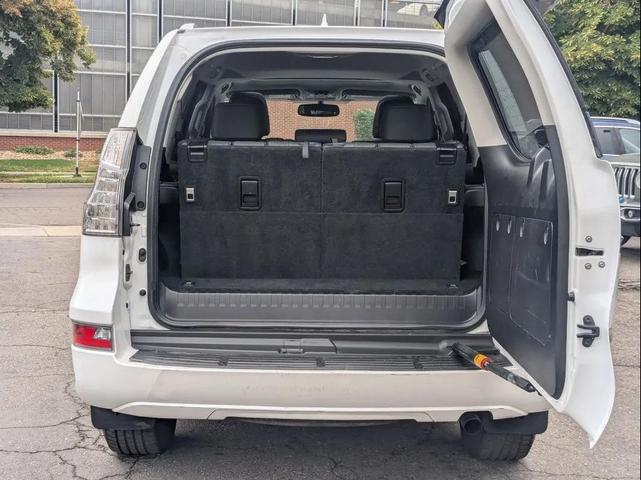 Photo of 2016 Starfire Pearl Lexus GX 460