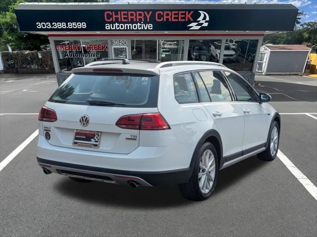Photo of 2017 White Volkswagen Golf Alltrack