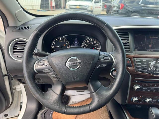Photo of 2018 Pearl White Nissan Pathfinder