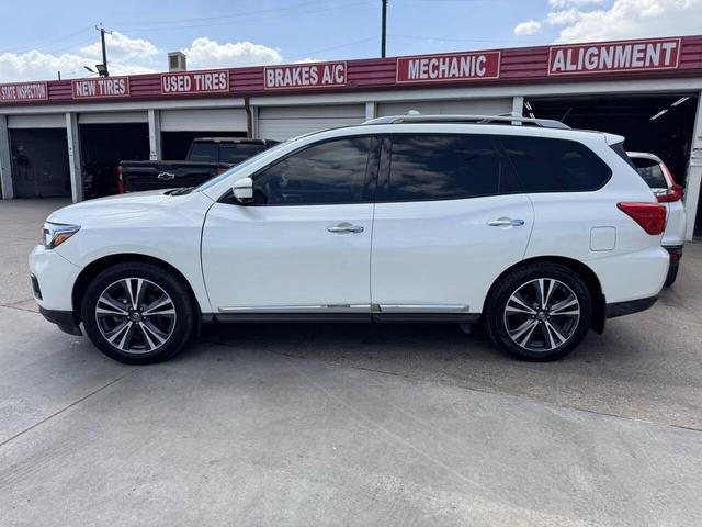 Photo of 2018 Pearl White Nissan Pathfinder