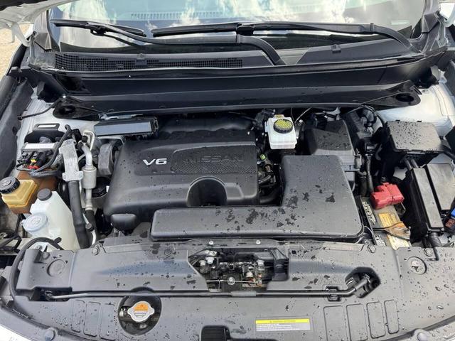 Photo of 2018 Pearl White Nissan Pathfinder