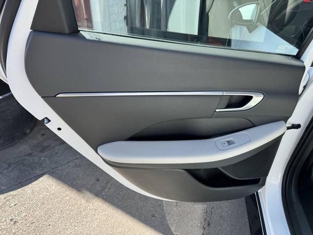 Photo of 2022 Quartz White Hyundai SONATA