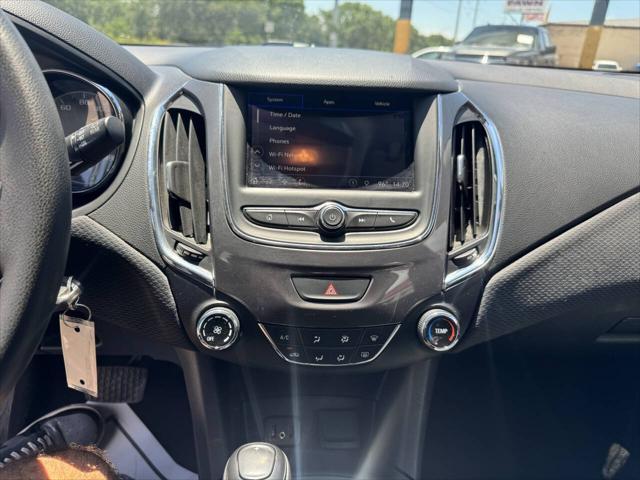 Photo of 2019 Silver Ice Metallic Chevrolet Cruze