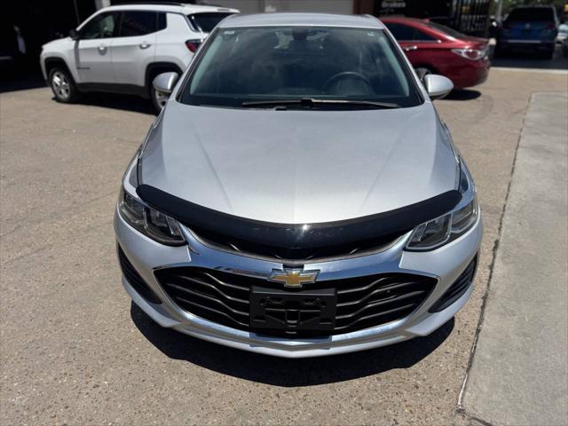 Photo of 2019 Silver Ice Metallic Chevrolet Cruze