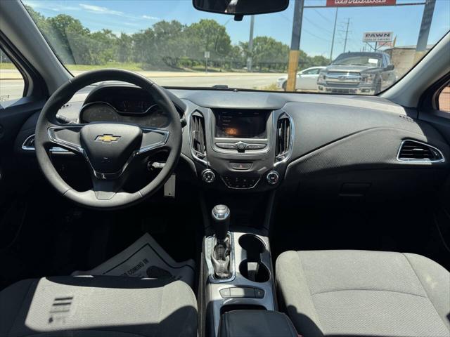 Photo of 2019 Silver Ice Metallic Chevrolet Cruze