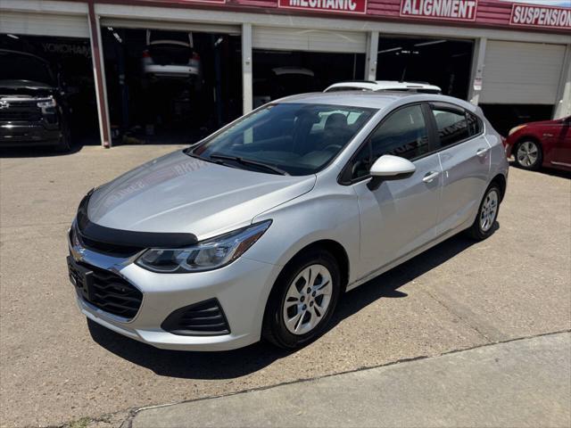 Photo of 2019 Silver Ice Metallic Chevrolet Cruze
