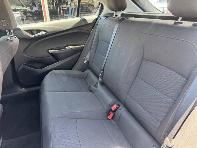 Photo of 2019 Silver Ice Metallic Chevrolet Cruze