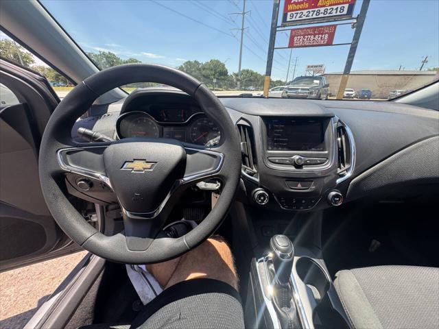Photo of 2019 Silver Ice Metallic Chevrolet Cruze