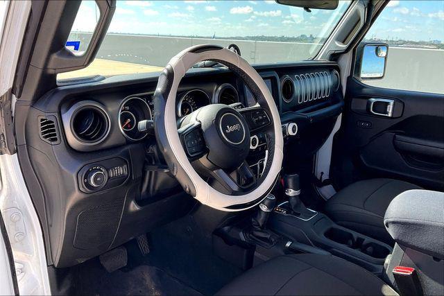 Photo of 2022 Bright White Clearcoat Jeep Wrangler
