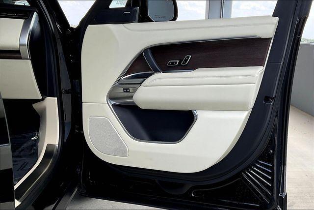 Photo of 2023 Santorini Black Metallic Land Rover Range Rover