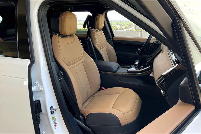 Photo of 2025 White Land Rover Range Rover Sport