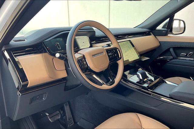 Photo of 2025 White Land Rover Range Rover Sport