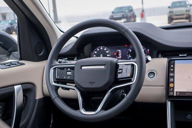Photo of 2024 Fuji White Land Rover Discovery Sport