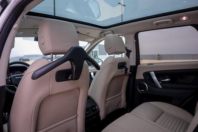 Photo of 2024 Fuji White Land Rover Discovery Sport