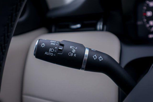 Photo of 2024 Fuji White Land Rover Discovery Sport