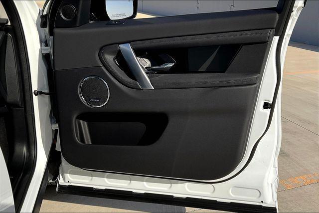 Photo of 2024 Fuji White Land Rover Discovery Sport