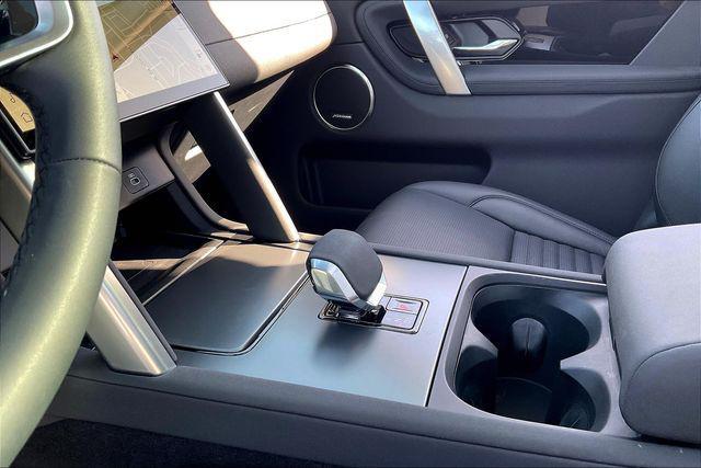 Photo of 2024 Fuji White Land Rover Discovery Sport