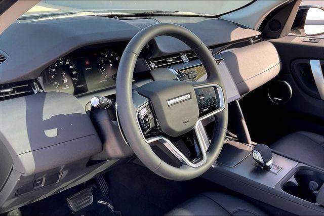 Photo of 2024 Fuji White Land Rover Discovery Sport