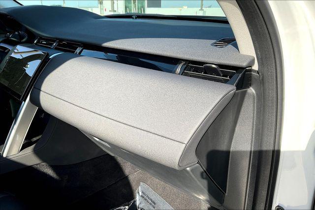 Photo of 2024 Fuji White Land Rover Discovery Sport