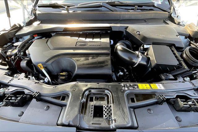 Photo of 2024 Fuji White Land Rover Discovery Sport