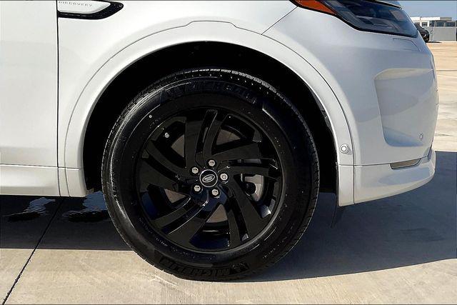 Photo of 2024 Fuji White Land Rover Discovery Sport