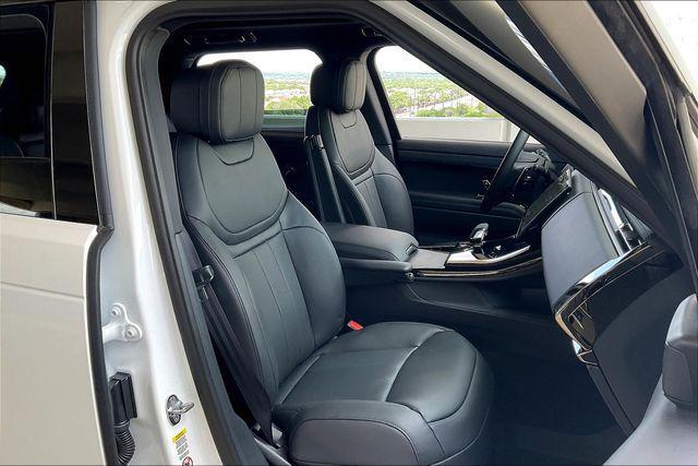 Photo of 2025 White Land Rover Range Rover Sport