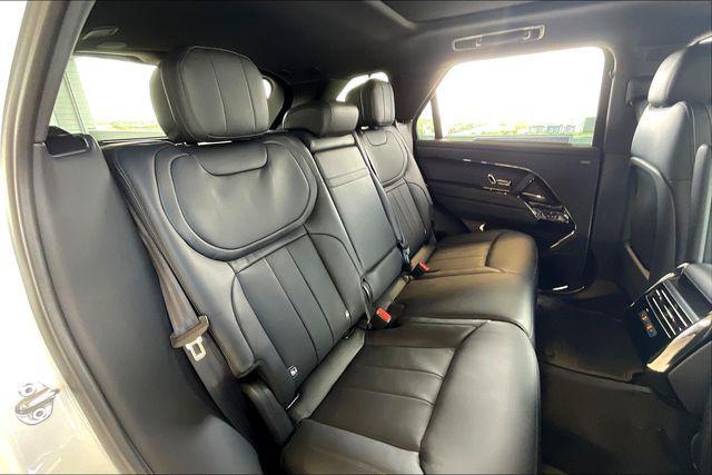 Photo of 2025 White Land Rover Range Rover Sport
