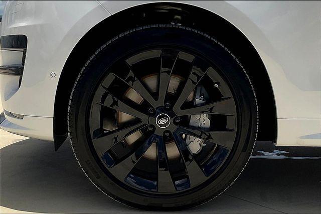 Photo of 2025 White Land Rover Range Rover Sport