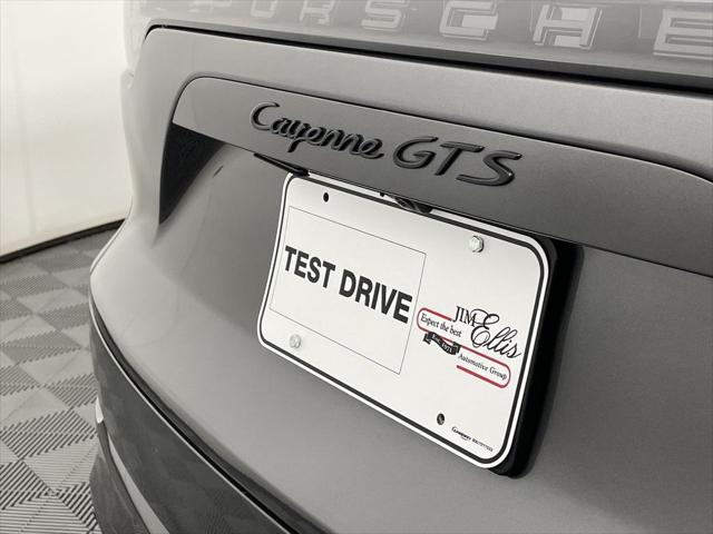 Photo of 2021 Quartzite Grey Metallic Porsche Cayenne