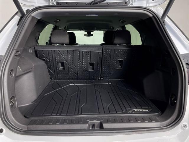 Photo of 2024 Summit White Chevrolet Equinox