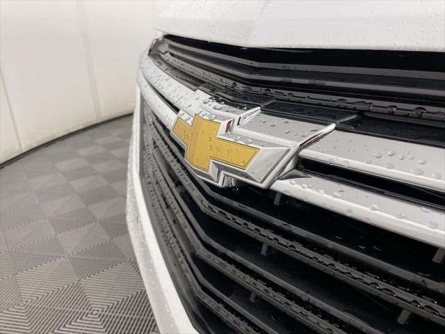 Photo of 2024 Summit White Chevrolet Equinox