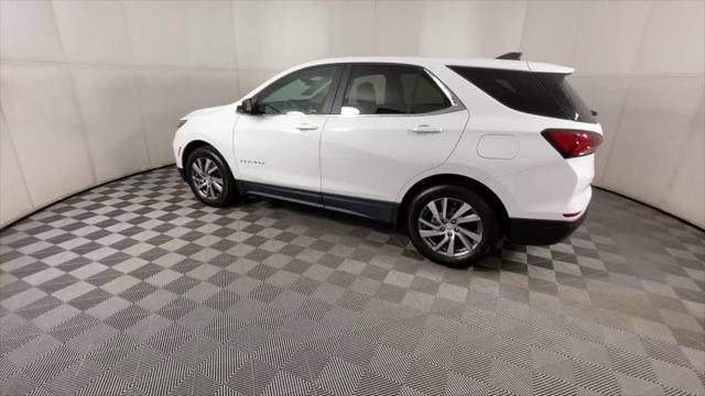 Photo of 2024 Summit White Chevrolet Equinox