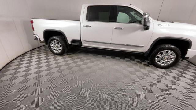 Photo of 2024 Iridescent Pearl Tricoat Chevrolet Silverado 2500