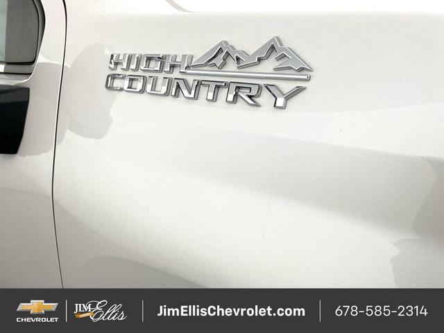 Photo of 2024 Iridescent Pearl Tricoat Chevrolet Silverado 2500