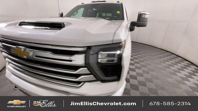 Photo of 2024 Iridescent Pearl Tricoat Chevrolet Silverado 2500