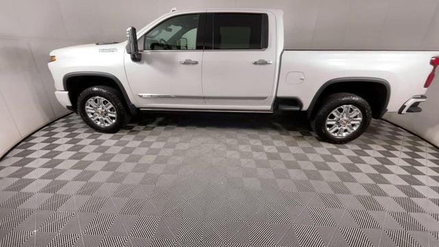 Photo of 2024 Iridescent Pearl Tricoat Chevrolet Silverado 2500