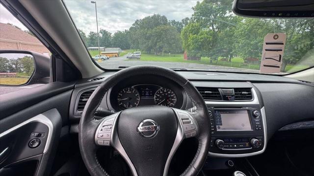 Photo of 2016 Super Black Nissan Altima