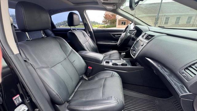 Photo of 2016 Super Black Nissan Altima
