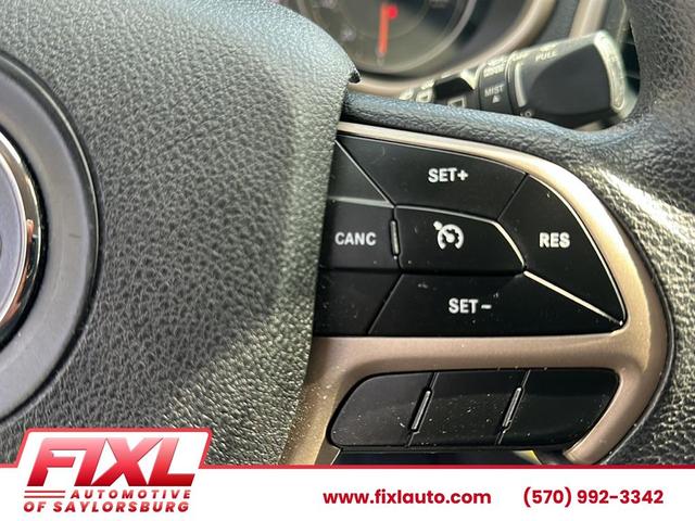 Photo of 2018 Bright White Clearcoat Jeep Cherokee