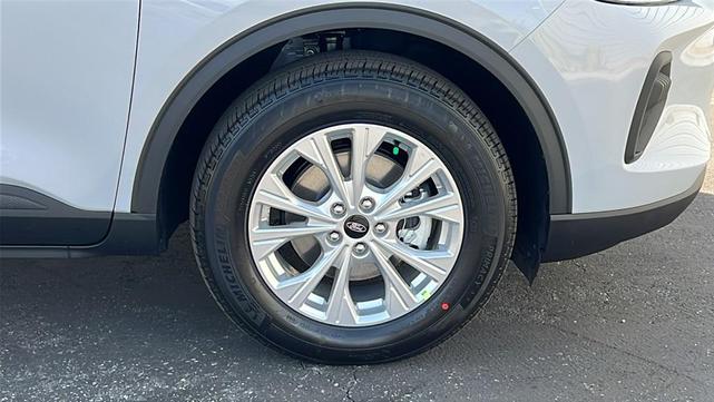 Photo of 2025 Space Silver Metallic Ford Escape