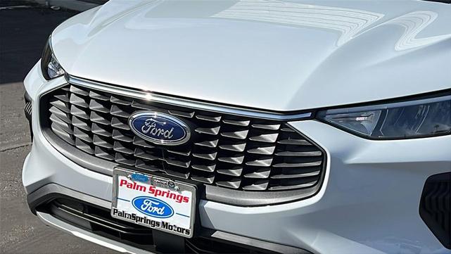 Photo of 2025 Space Silver Metallic Ford Escape