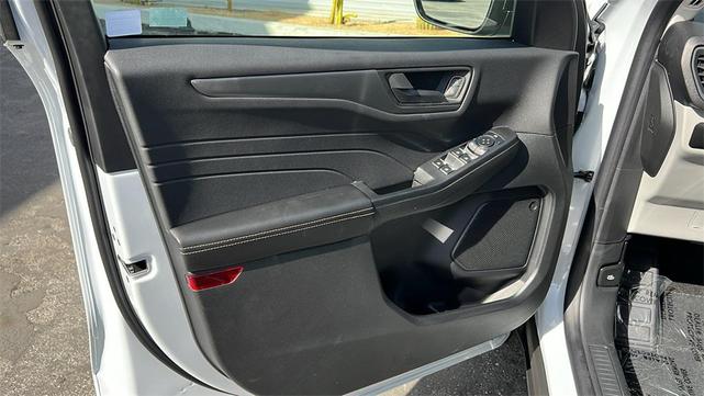 Photo of 2025 Space Silver Metallic Ford Escape
