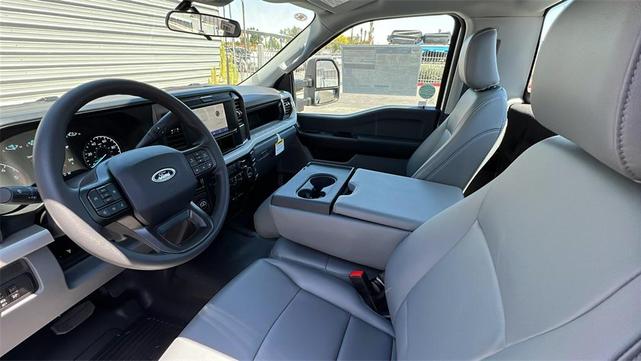 Photo of 2025 Oxford White Ford F-350