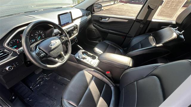 Photo of 2022 Carbonized Gray Metallic Ford Escape