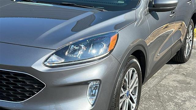Photo of 2022 Carbonized Gray Metallic Ford Escape