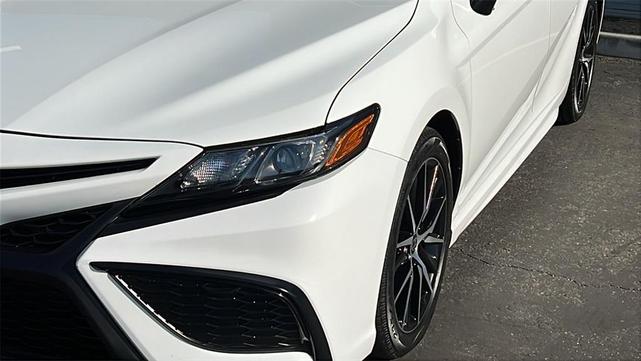 Photo of 2024 Ice Cap Toyota Camry Hybrid