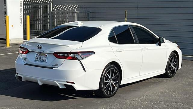 Photo of 2024 Ice Cap Toyota Camry Hybrid