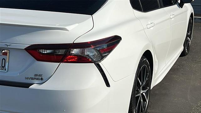 Photo of 2024 Ice Cap Toyota Camry Hybrid