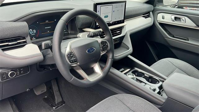 Photo of 2025 Star White Metallic Tri-Coat Ford Explorer